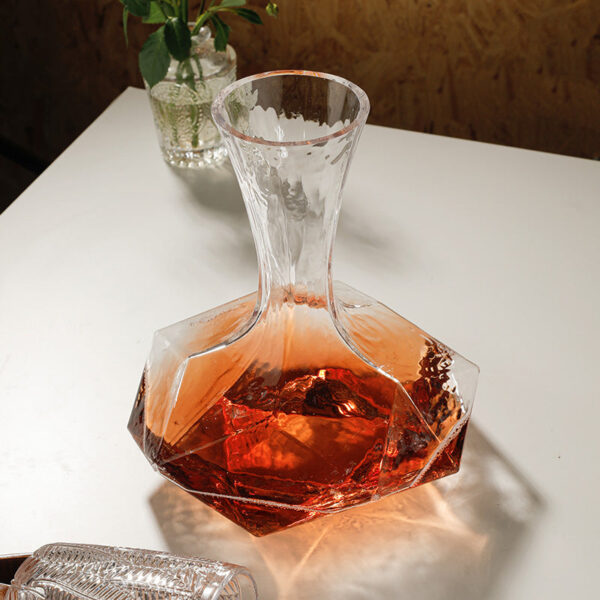 magette Geometric Crystal Wine Decanter – Modern Glass Carafe - Image 7