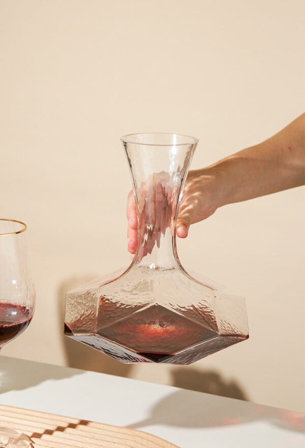 magette Geometric Crystal Wine Decanter – Modern Glass Carafe - Image 9
