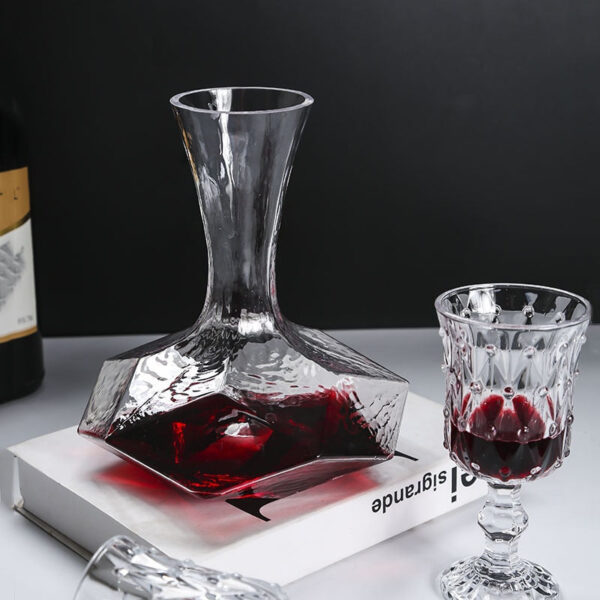 magette Geometric Crystal Wine Decanter – Modern Glass Carafe - Image 4