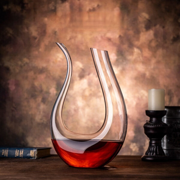 magette Swan-Inspired Crystal Wine Decanter – Elegant Curved Glass Carafe - Image 3