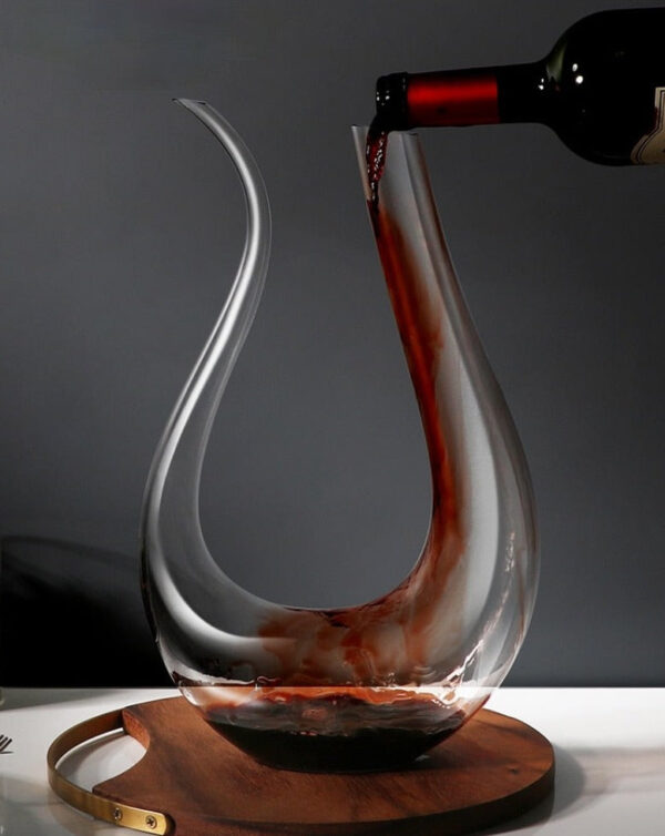 magette Swan-Inspired Crystal Wine Decanter – Elegant Curved Glass Carafe - Image 7
