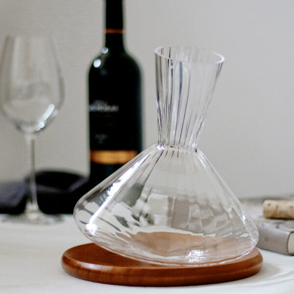 magette Rotatable Wine Decanter with Wooden Stand – Elegant Aerating Carafe - Image 5
